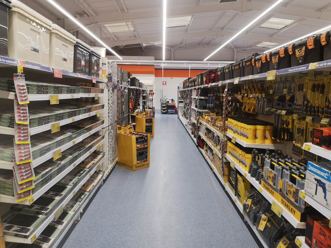 B&M's brand new store in Kidderminster (Spennells) stocks a huge DIY range for all your home improvement needs.