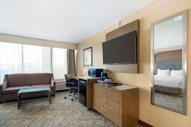 Images Best Western Plus Kansas City Sports Complex Hotel