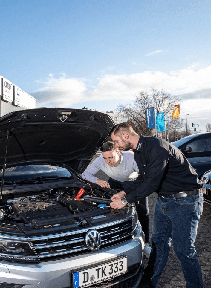 Autohaus Clemens GmbH & Co.KG, Tiefenbroicher Weg 12 in Düsseldorf