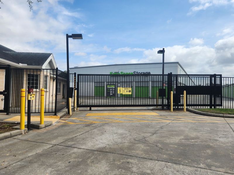 Extra Space Storage Image