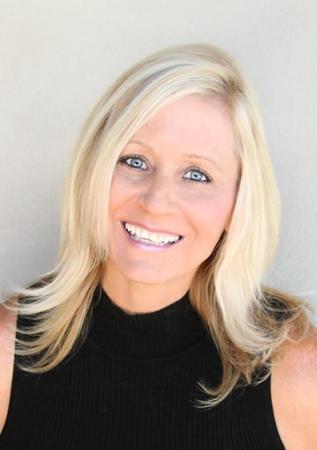 Images Deah Hendriksz, Realtor | Realty One Group