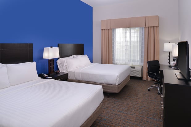 Images Holiday Inn Express & Suites Bakersfield Airport by IHG
