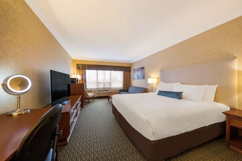 Best Western Voyageur Place Hotel in Newmarket: King Room with Pull-out Sofa located in Hotel Tower