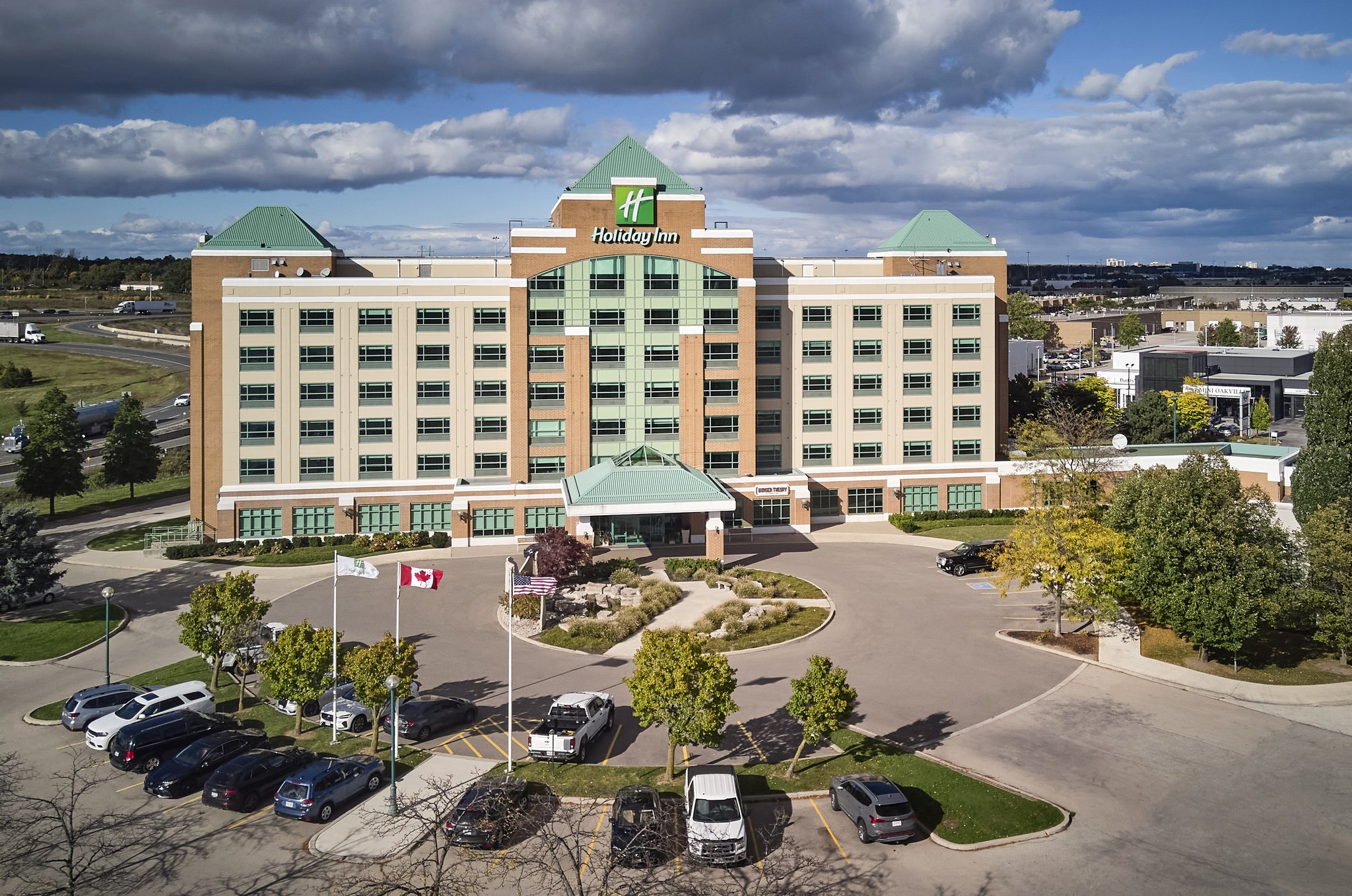 Images Holiday Inn & Suites Oakville @ Bronte by IHG