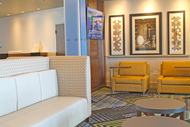 Images Holiday Inn Express & Suites St. Louis South - I-55 by IHG