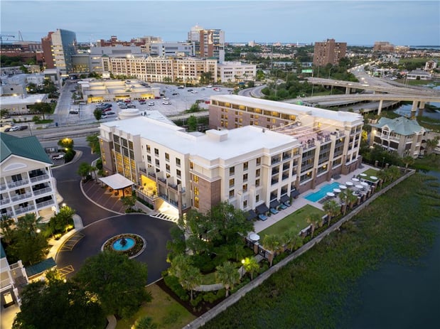 Images Hilton Garden Inn Charleston Waterfront/Downtown