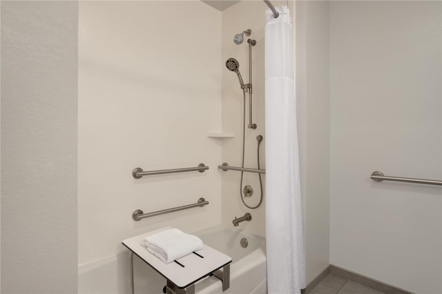 Guest room bath 
