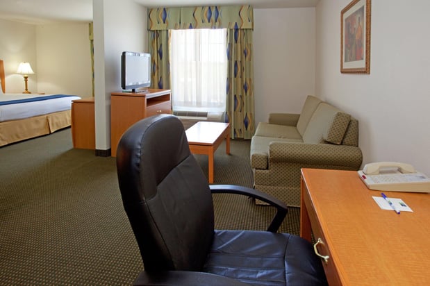 Images Holiday Inn Express & Suites Columbus by IHG