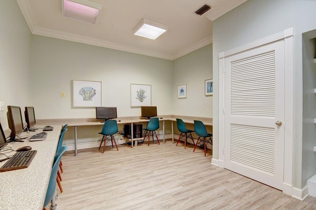 Images Oakwood Townhomes: Lake Worth FL Apartments