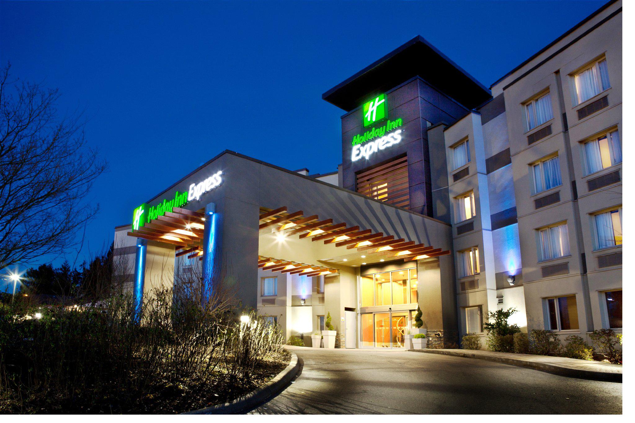 Holiday Inn Express & Suites Langley, an IHG Hotel in Langley