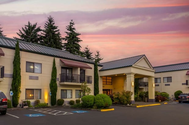 Images Best Western Plus Plaza by the Green