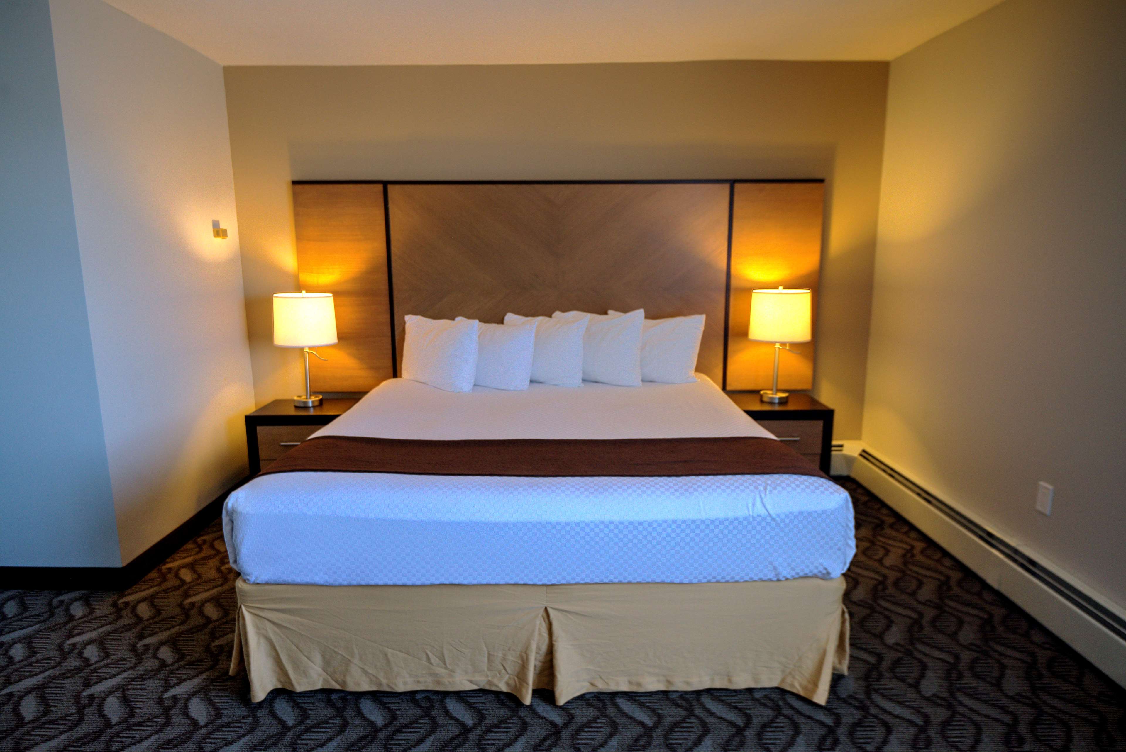 Best Western Airdrie in Airdrie: King Bed Guest Room