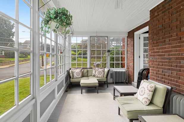 Images Quinn & Wilson, Realtors