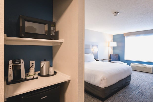 Images Holiday Inn Express & Suites Marquette by IHG