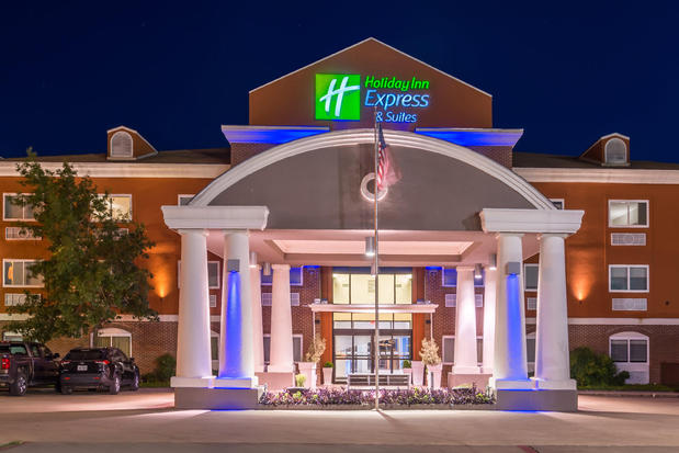 Images Holiday Inn Express & Suites Elgin, an IHG Hotel