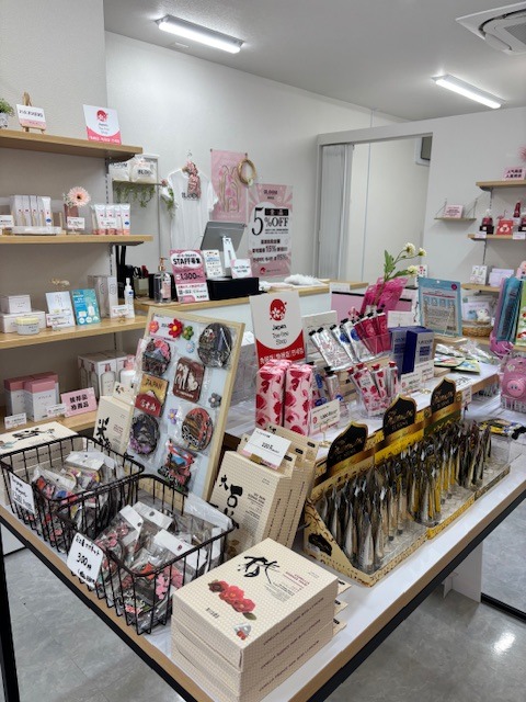 Images BLOOM off-price cosmetics 周防町店