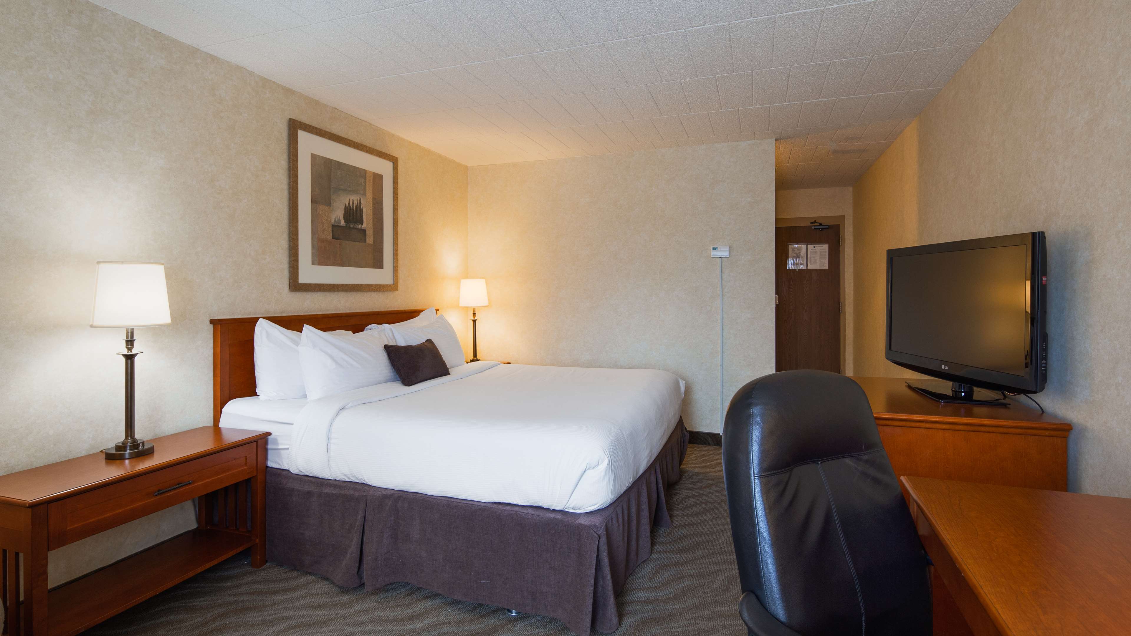 King Bed Guest Room Best Western North Bay Hotel & Conference Centre North Bay (705)474-5800