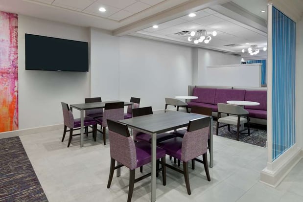 Images Hampton Inn & Suites Buffalo Downtown