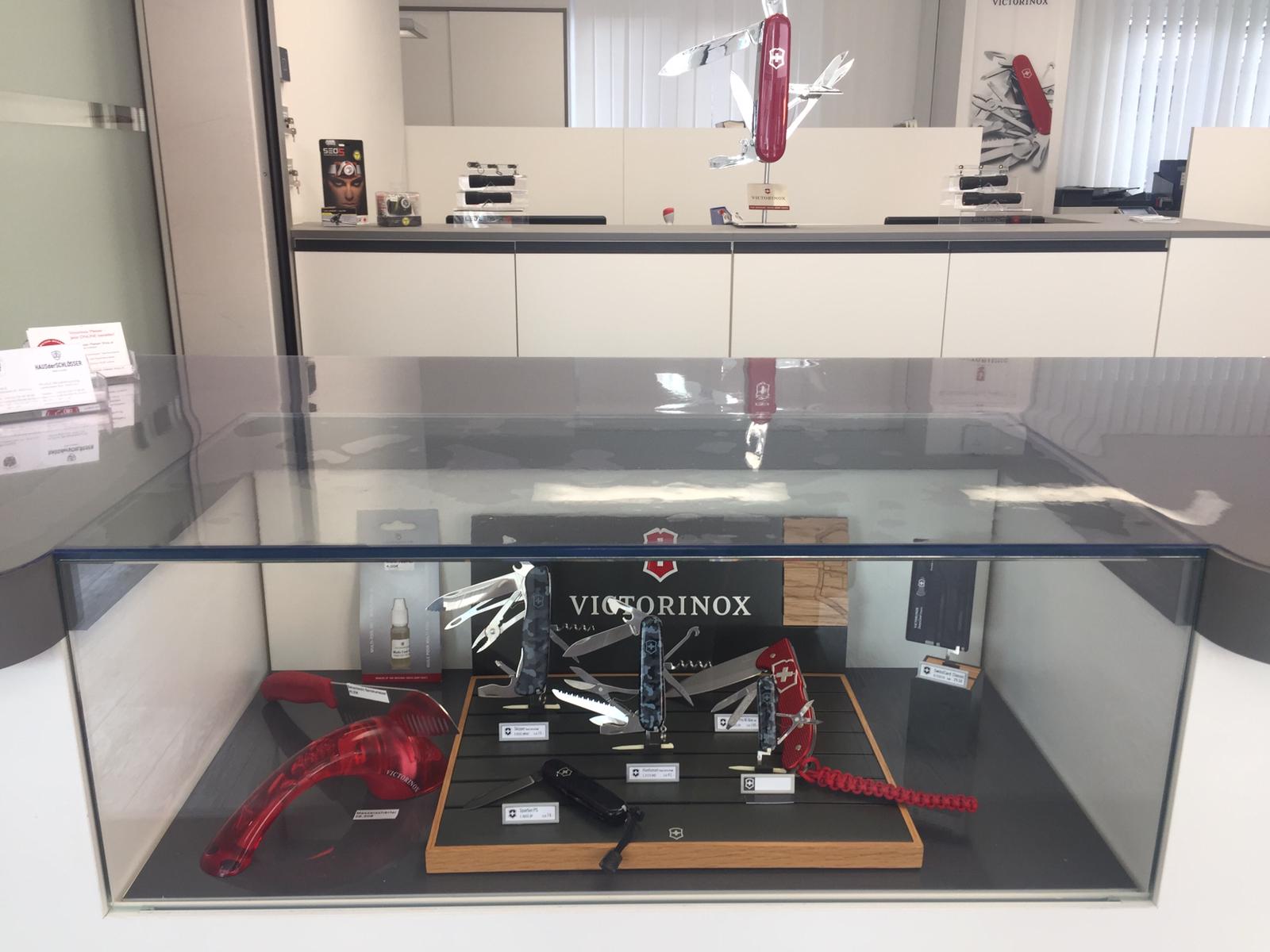 Schweizer Messer Shop by Haus der Schlösser, Karl-Wiser-Str 19 in Linz