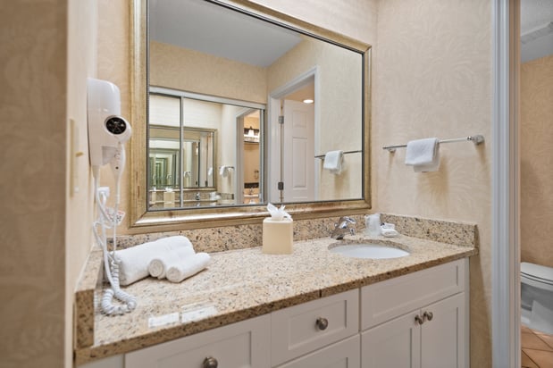 Images Holiday Inn & Suites Clearwater Beach S-Harbourside by IHG