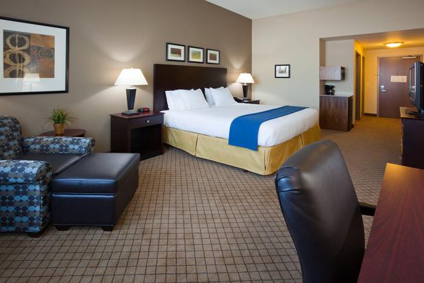 Images Holiday Inn Express & Suites Mankato East, an IHG Hotel