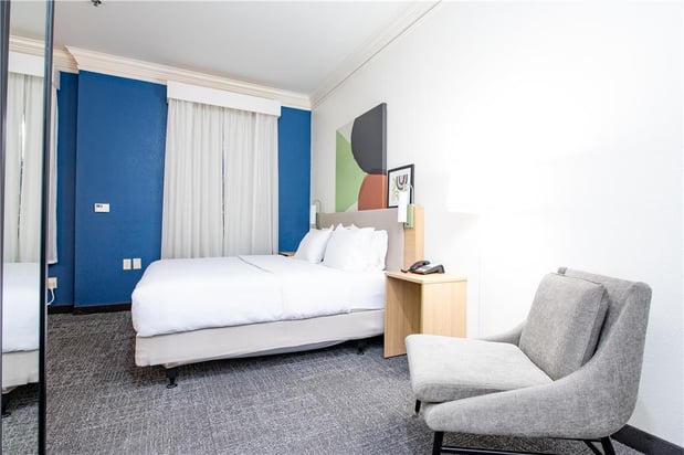 Images Spark by Hilton Lafayette South