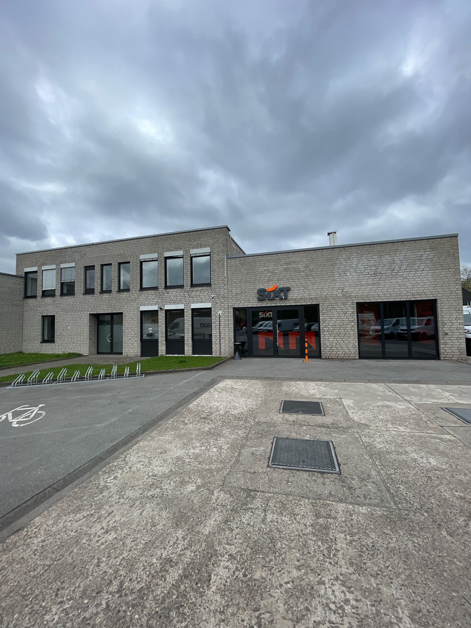 SIXT Truck Center Düsseldorf, Tilde-Klose-Weg 2-4 in Düsseldorf