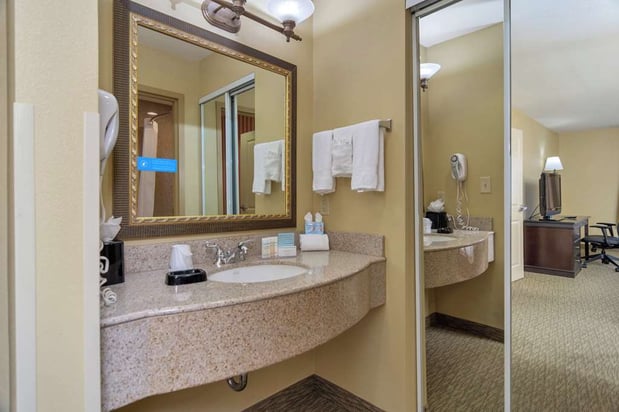Images Hampton Inn & Suites Dallas-DFW ARPT W-SH 183 Hurst