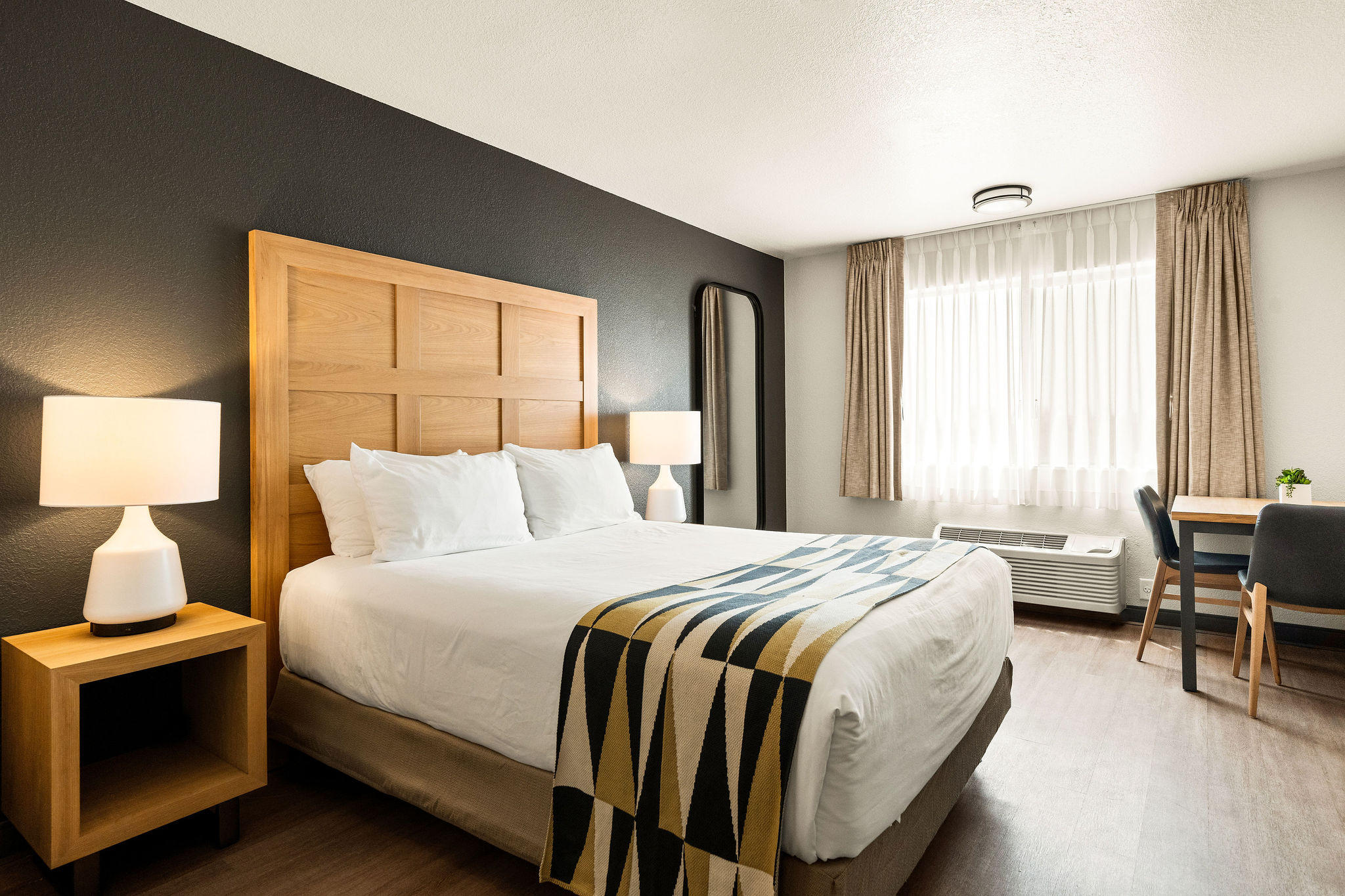 Oxford Suites Redding Guestrooms