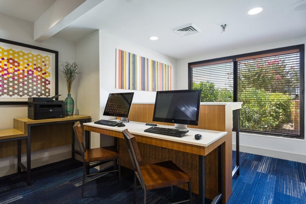 Images Holiday Inn Express & Suites Wilmington-University Ctr by IHG