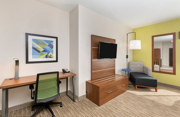 Images Holiday Inn Express & Suites Birmingham - Inverness 280 by IHG