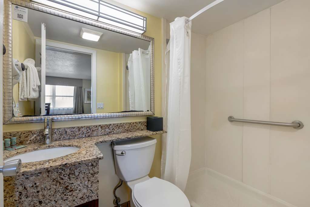 Guest Bathroom Best Western Cocoa Beach Hotel & Suites Cocoa Beach (321)783-7621