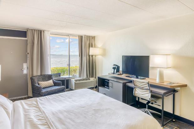 Images Holiday Inn Detroit Lakes - Lakefront, an IHG Hotel