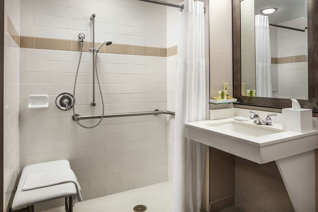Guest room bath