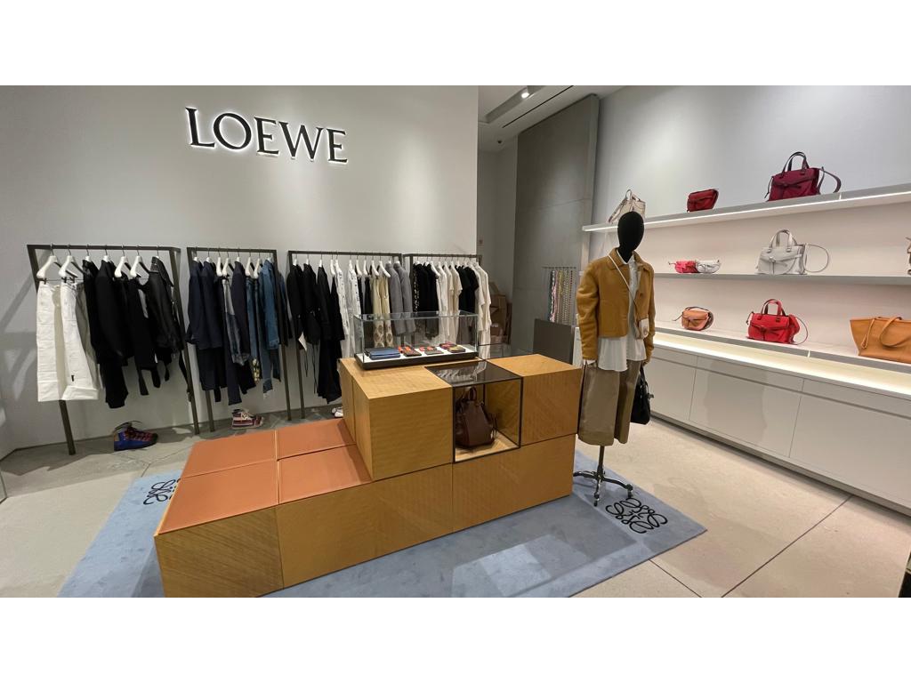 LOEWE Woodbury Outlet