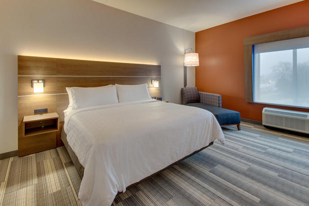Images Holiday Inn Express & Suites Nashville Metrocenter Downtown by IHG
