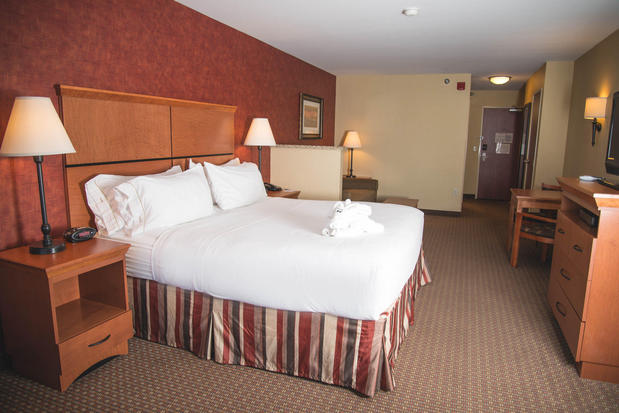 Images Holiday Inn Express & Suites Loveland, an IHG Hotel