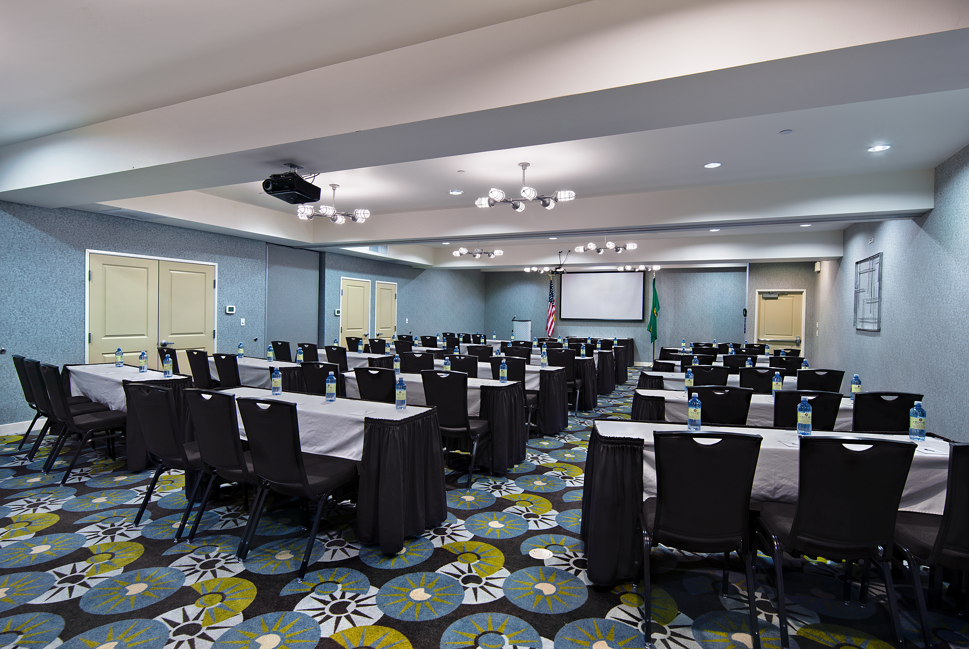 Oxford Suites Silverdale Image