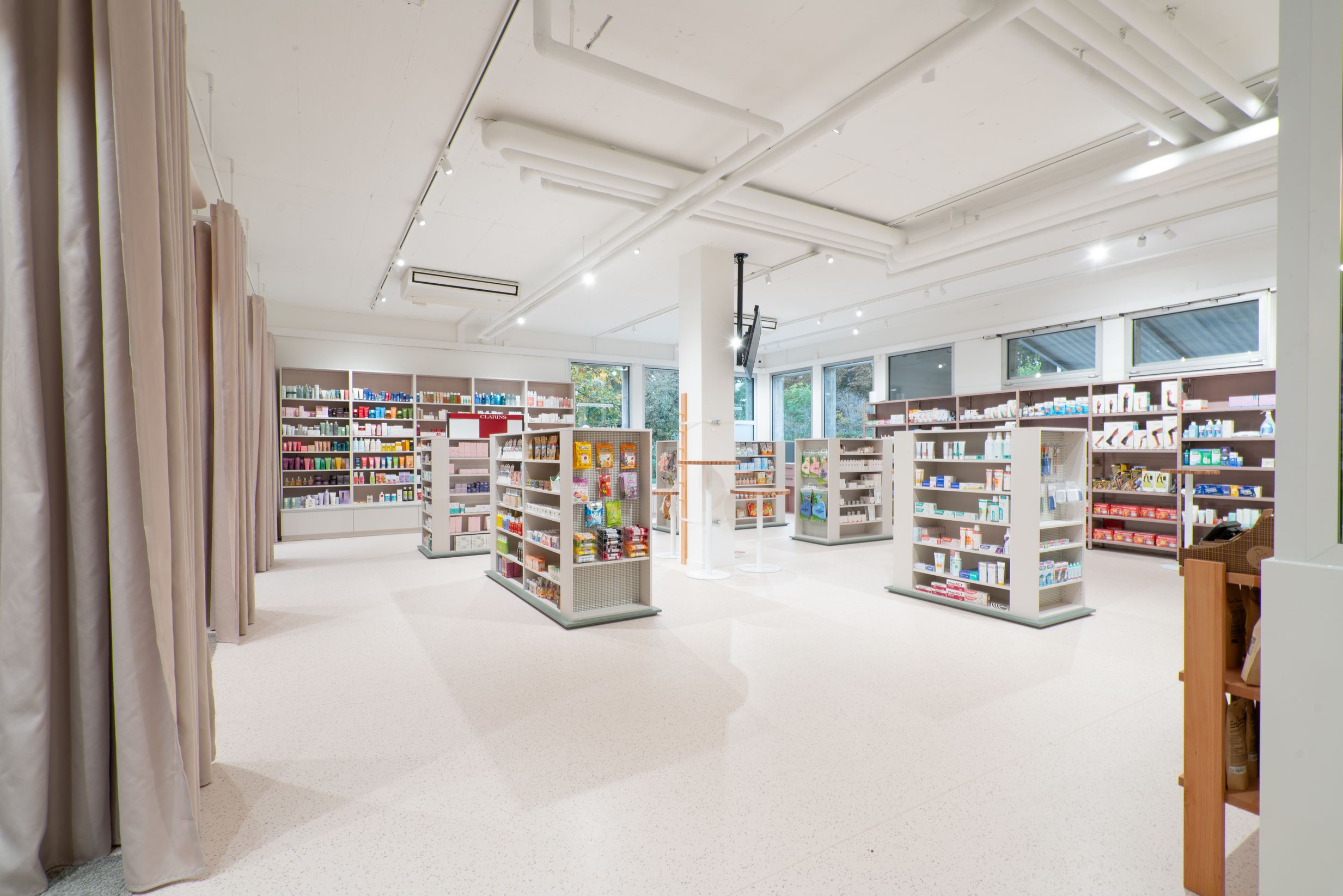 TopPharm Apotheke & Drogerie Brentano, Bruggerstrasse 11B in Wildegg