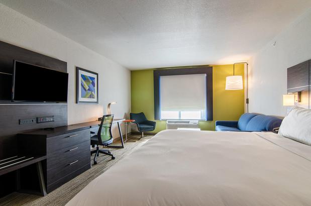Images Holiday Inn Express & Suites Atchison, an IHG Hotel