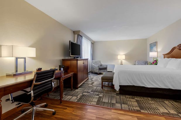 Images Best Western Plus Dubuque Hotel & Conference Center
