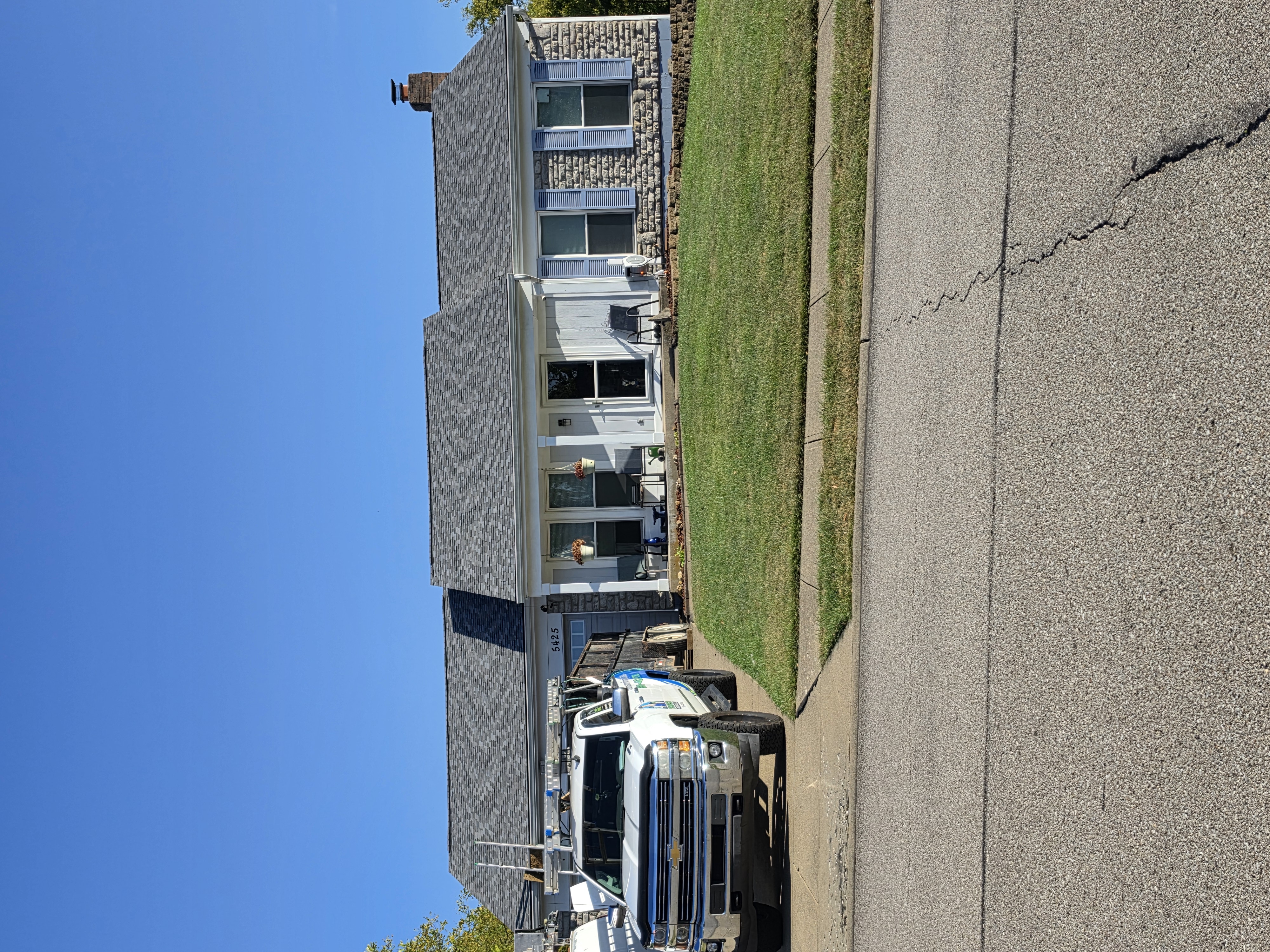 Thompson Roofing LLC is a trusted, locally owned roofing contractor based in Florence, Kentucky, serving homeowners throughout Boone County, Kenton County, and Campbell County in Northern Kentucky. Since 2002, Thompson Roofing has provided professional roof repairs and roof replacements.