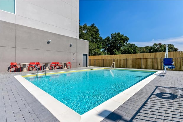 Images Tru by Hilton Pensacola I-10 North Davis Highway