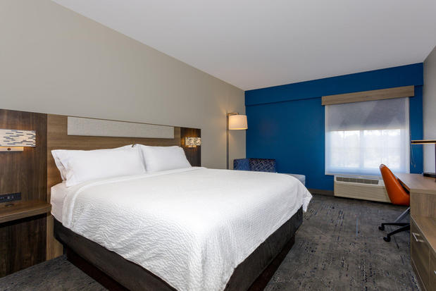 Images Holiday Inn Express Tampa N I-75 - University Area, an IHG Hotel
