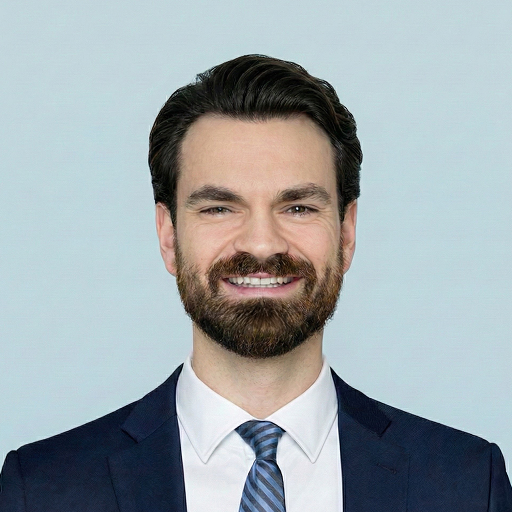 Alex Fowler headshot.