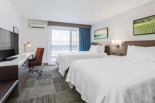 Images Hilton Garden Inn Davis Downtown