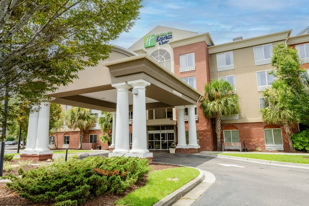 Images Holiday Inn Express & Suites Charleston-North by IHG