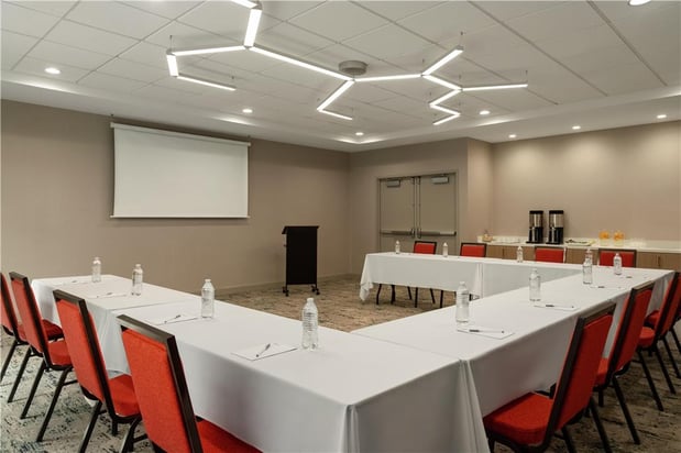 Images Hilton Garden Inn Cleveland Airport