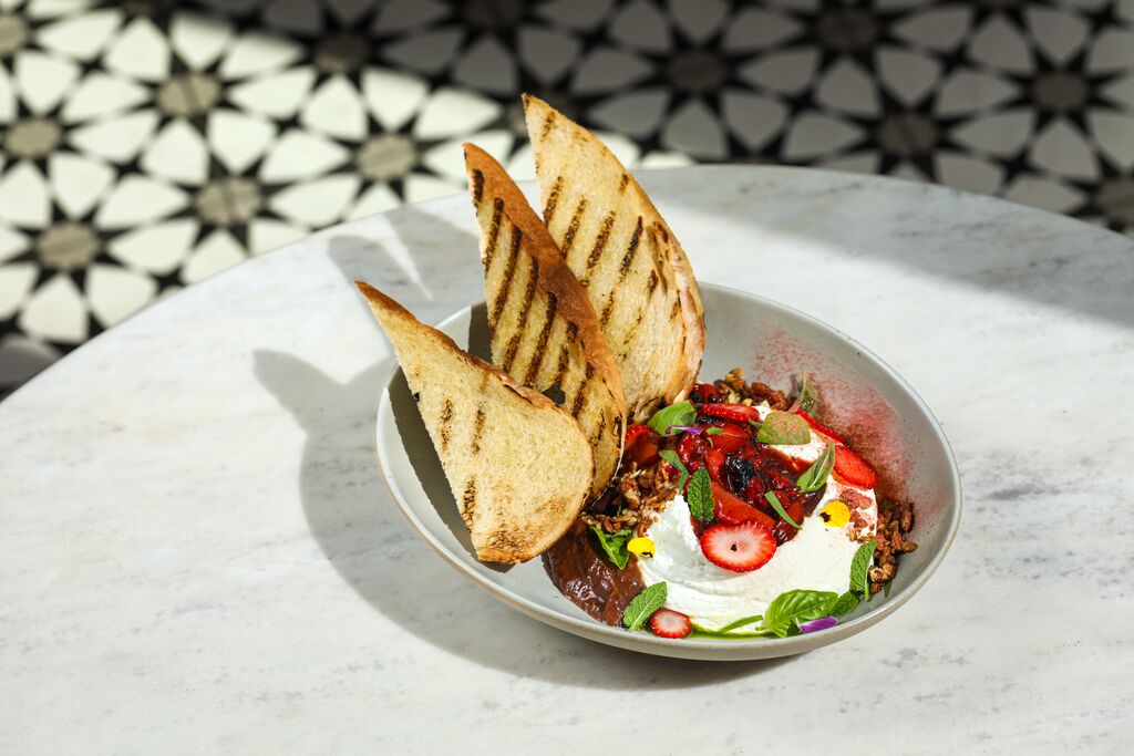 Start the conversation right. Dive into fresh, shareable plates that make every gathering a clear victory.