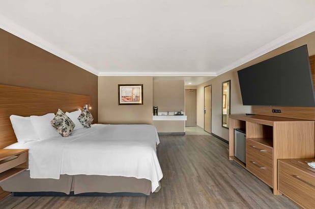 Images Best Western Plus Newport Mesa Inn